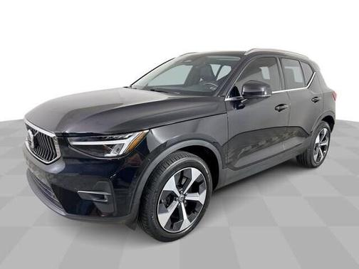 Onyx Black Metallic 2024 Volvo XC40 B5 Plus Bright Theme