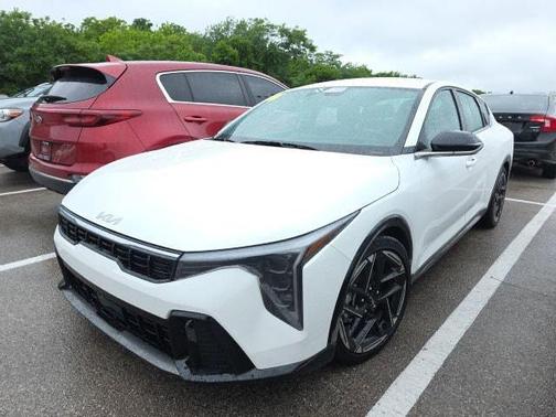 White 2025 Kia K4 GT-Line