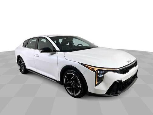 Snow White Pearl 2025 Kia K4 GT-Line