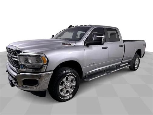 2023 RAM 2500 Big Horn Crew Cab 4x4 8' Box