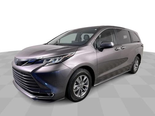 2022 Toyota Sienna XLE