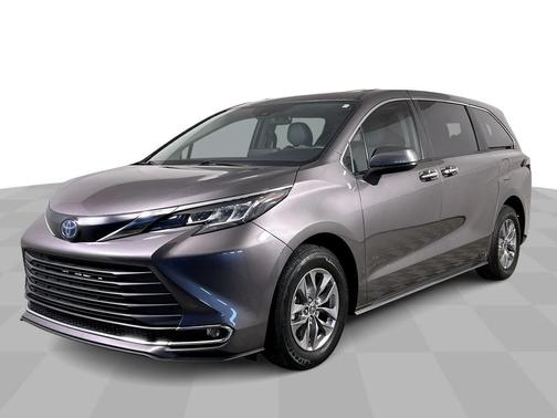 2022 Toyota Sienna XLE