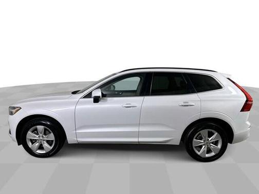 White 2022 Volvo XC60 B5 Momentum