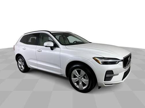 White 2022 Volvo XC60 B5 Momentum