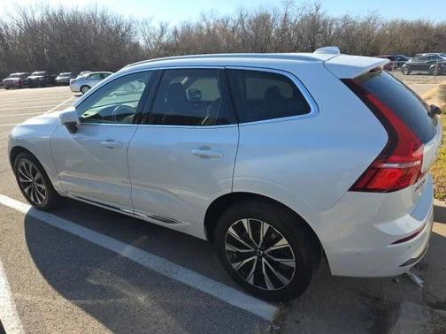 2023 Volvo XC60 B5 Plus Bright Theme