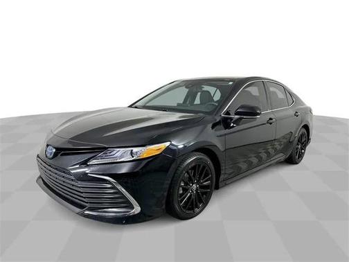 2022 Toyota Camry Hybrid XLE
