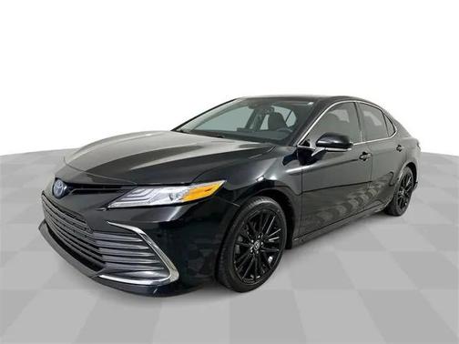 2022 Toyota Camry Hybrid XLE