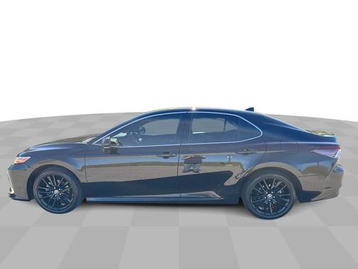 2022 Toyota Camry Hybrid XLE