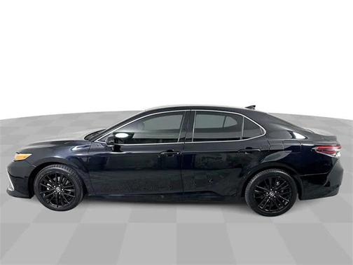 2022 Toyota Camry Hybrid XLE