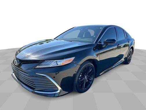 2022 Toyota Camry Hybrid XLE