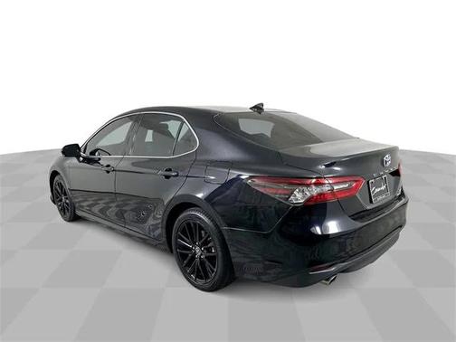 2022 Toyota Camry Hybrid XLE