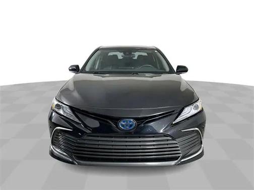 2022 Toyota Camry Hybrid XLE