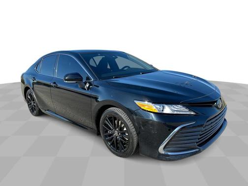 2022 Toyota Camry Hybrid XLE