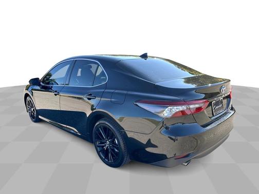 2022 Toyota Camry Hybrid XLE