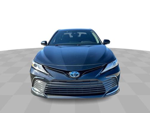 2022 Toyota Camry Hybrid XLE