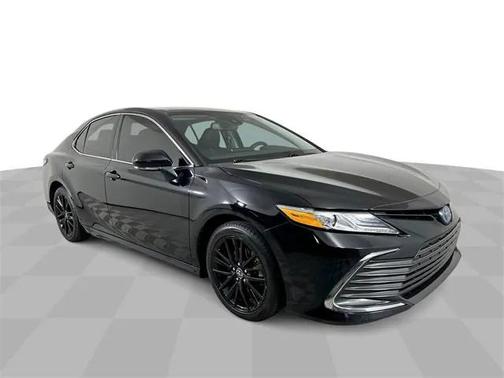 2022 Toyota Camry Hybrid XLE