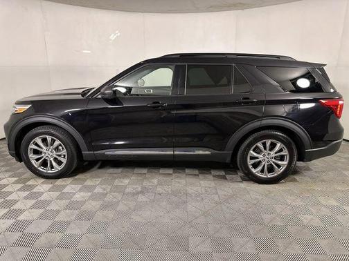 AGATE BLACK METALLIC 2022 Ford Explorer XLT