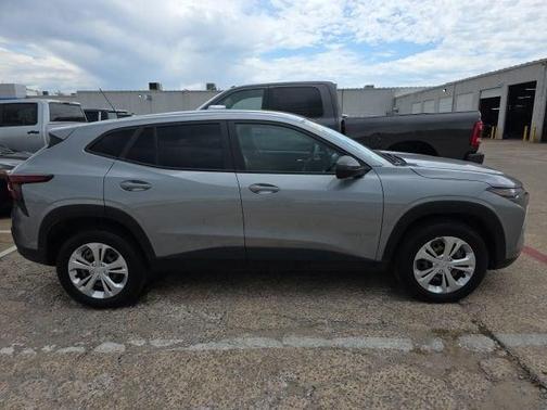 Sterling Gray Metallic 2024 Chevrolet Trax LS