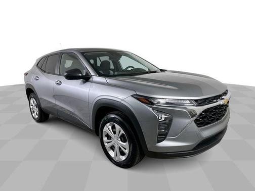 Sterling Gray Metallic 2024 Chevrolet Trax LS