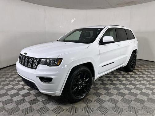 Bright White Clearcoat 2021 Jeep Grand Cherokee Laredo