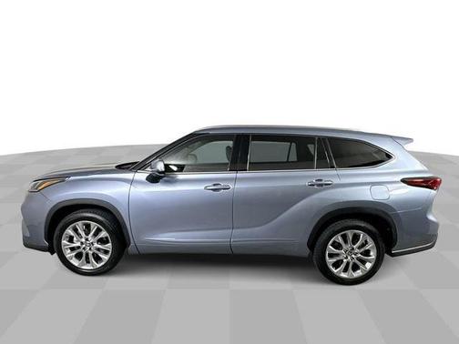 Moon Dust 2023 Toyota Highlander Hybrid Limited