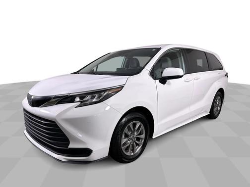 2022 Toyota Sienna LE