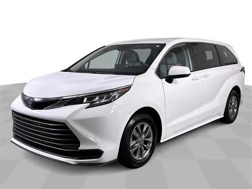 2022 Toyota Sienna LE