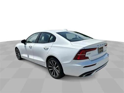 2022 Volvo S60 T5 Momentum