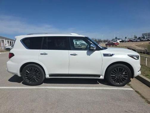 2024 INFINITI QX80 SENSORY AWD