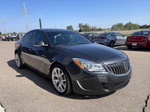 Photo 4 of 28 of 2017 Buick Regal GS