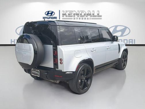 Fuji White 2024 Land Rover Defender 110 P400 X-Dynamic SE