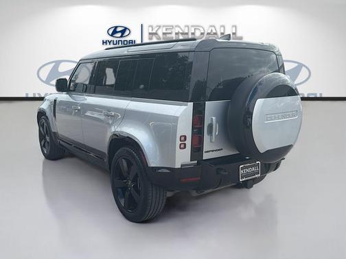 Fuji White 2024 Land Rover Defender 110 P400 X-Dynamic SE