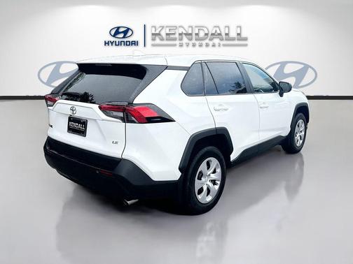Ice Cap 2024 Toyota RAV4 LE