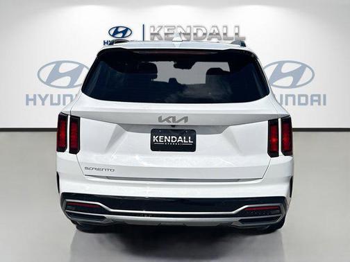 Glacial White Pearl 2023 Kia Sorento S