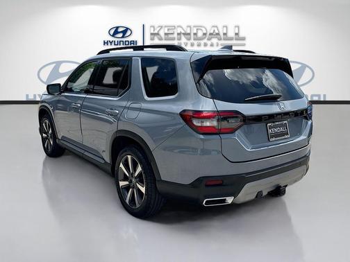 2023 Honda Pilot Touring 8-Passenger