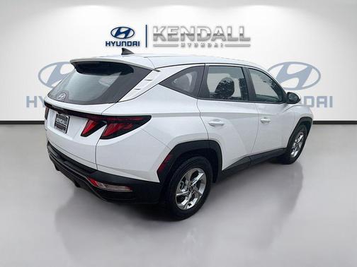 White Pearl 2024 Hyundai TUCSON SE