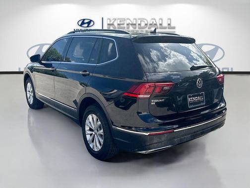 Pearl Metallic 2018 Volkswagen Tiguan 2.0T SE
