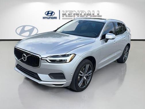 Bright Silver Metallic 2019 Volvo XC60 T5 Momentum