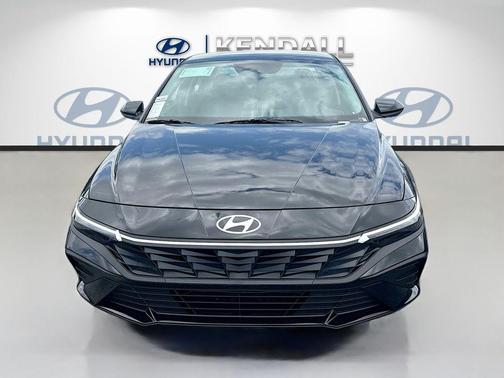 Abyss Black 2026 Hyundai ELANTRA SE