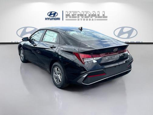 Abyss Black 2026 Hyundai ELANTRA SE