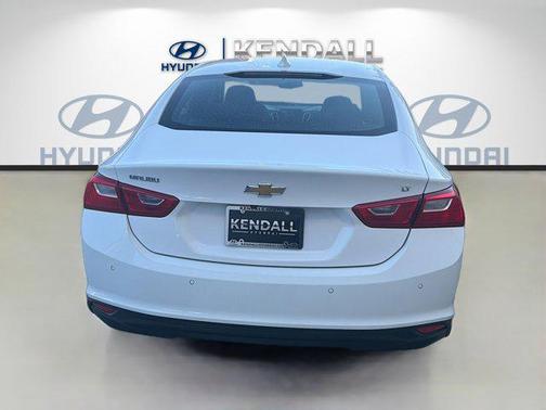 Summit White 2025 Chevrolet Malibu FWD 1LT