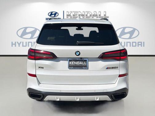 Mineral White Metallic 2022 BMW X5 M50i