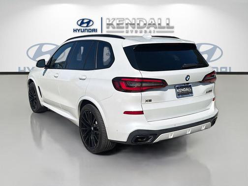 Mineral White Metallic 2022 BMW X5 M50i