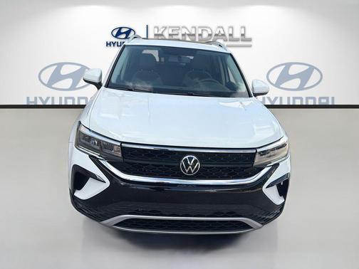 Pure White 2022 Volkswagen Taos 1.5T SE