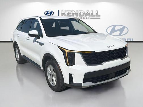 Glacial White Pearl 2025 Kia Sorento LX
