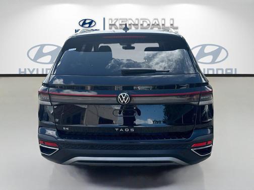 Deep Black 2025 Volkswagen Taos 1.5T SE