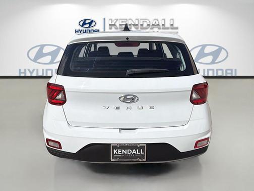 Ceramic White 2022 Hyundai VENUE SE
