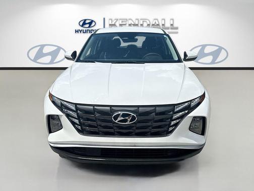 White Pearl 2024 Hyundai TUCSON SE