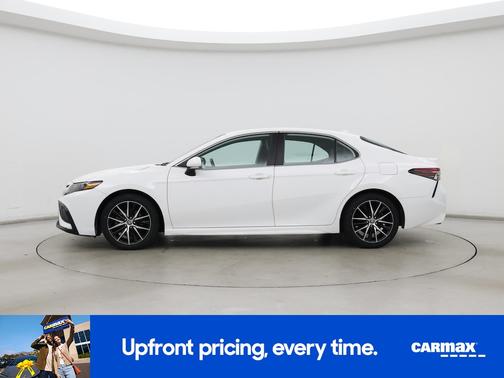 2022 Toyota Camry Hybrid SE