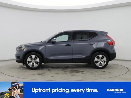 2022 Volvo XC40 T5 Momentum